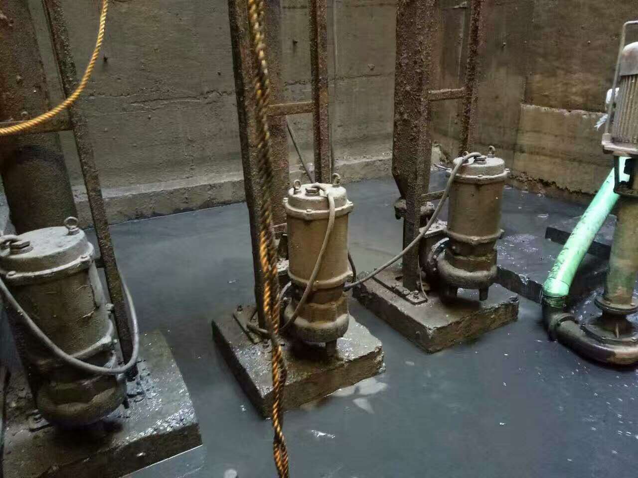 四子王污水池清理