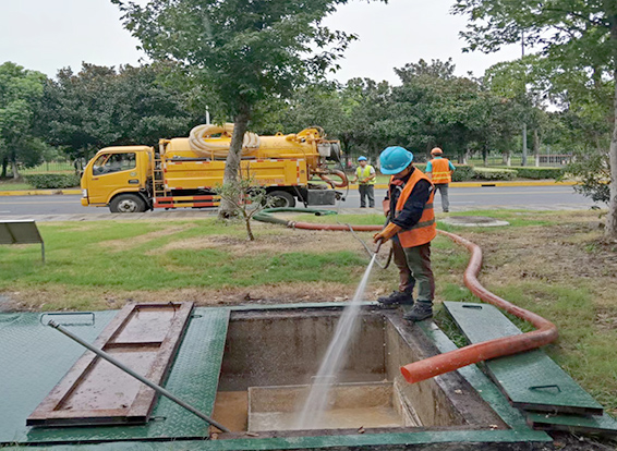 四子王化油池清理